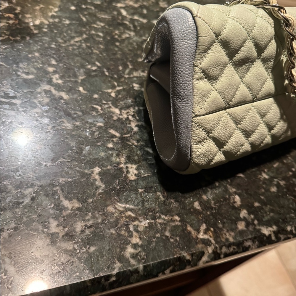 CHANEL Quilted caviar leather Shoulder Bag - Seafoam color with light blue - Picture 3 of 14